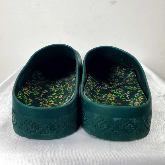 MUK LUKS Women's Garden Green Clogs - Picture 7 of 15